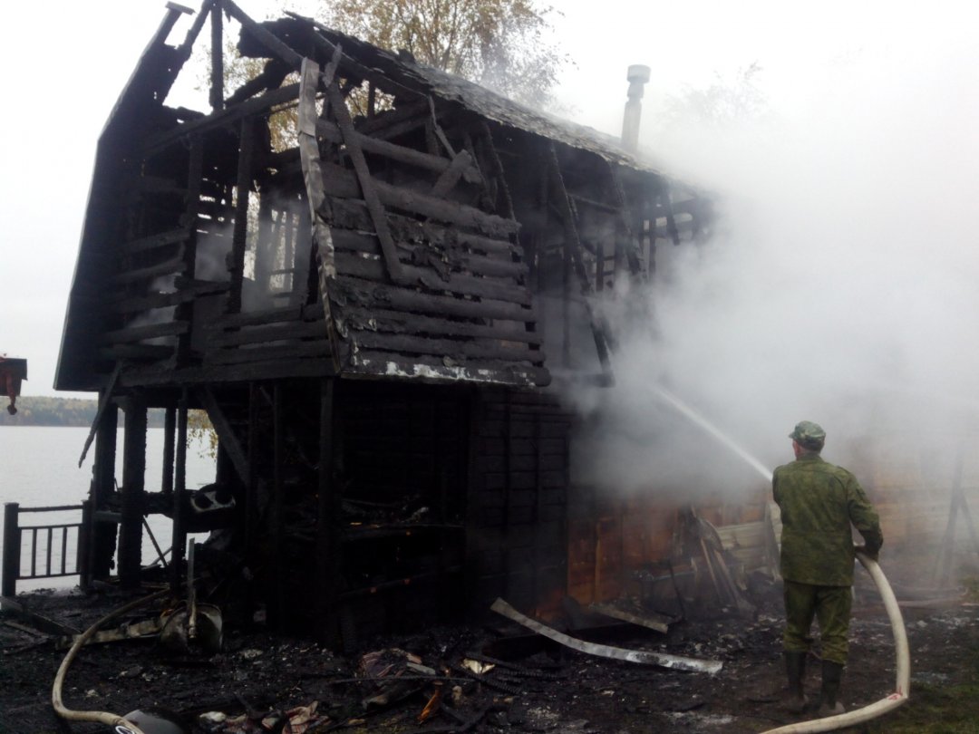 Пожарно-спасательные подразделения ликвидировали пожар в Медвежьегорском районе.